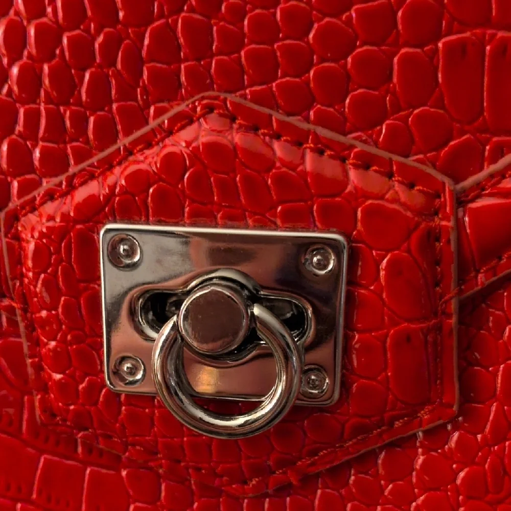 White House Black Marcket Red Crocodile Pattern Clutch Bag Nwot - Picture 3 of 15